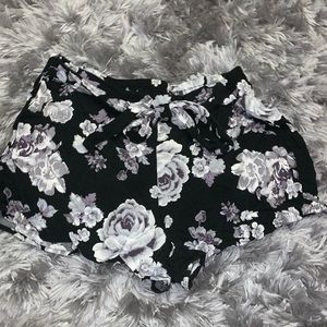 🌻 Floral Shorts 🌻